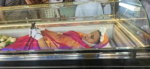 പ്രി​യ​പ്പെ​ട്ട അ​ധ്യാ​പി​ക​യു​ടെ അ​പ്ര​തീ​ക്ഷി​ത വി​യോ​ഗ​വാ​ര്‍​ത്ത​​യില്‍ വി​ദ്യാ​ര്‍​ഥി​ക​ള്‍